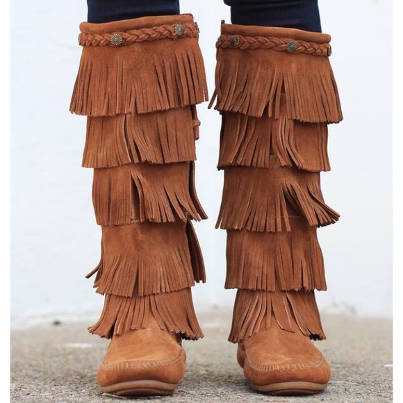 🌵NWOT Minnetonka 5 Layer Fringe Boots 🌵 - Picture 2 of 5